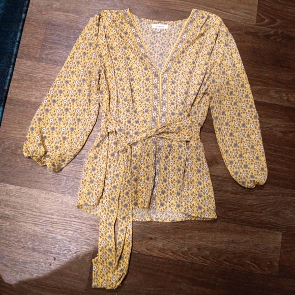 Max Studio Floral Yellow Wrap Top Size M - Picture 1 of 4